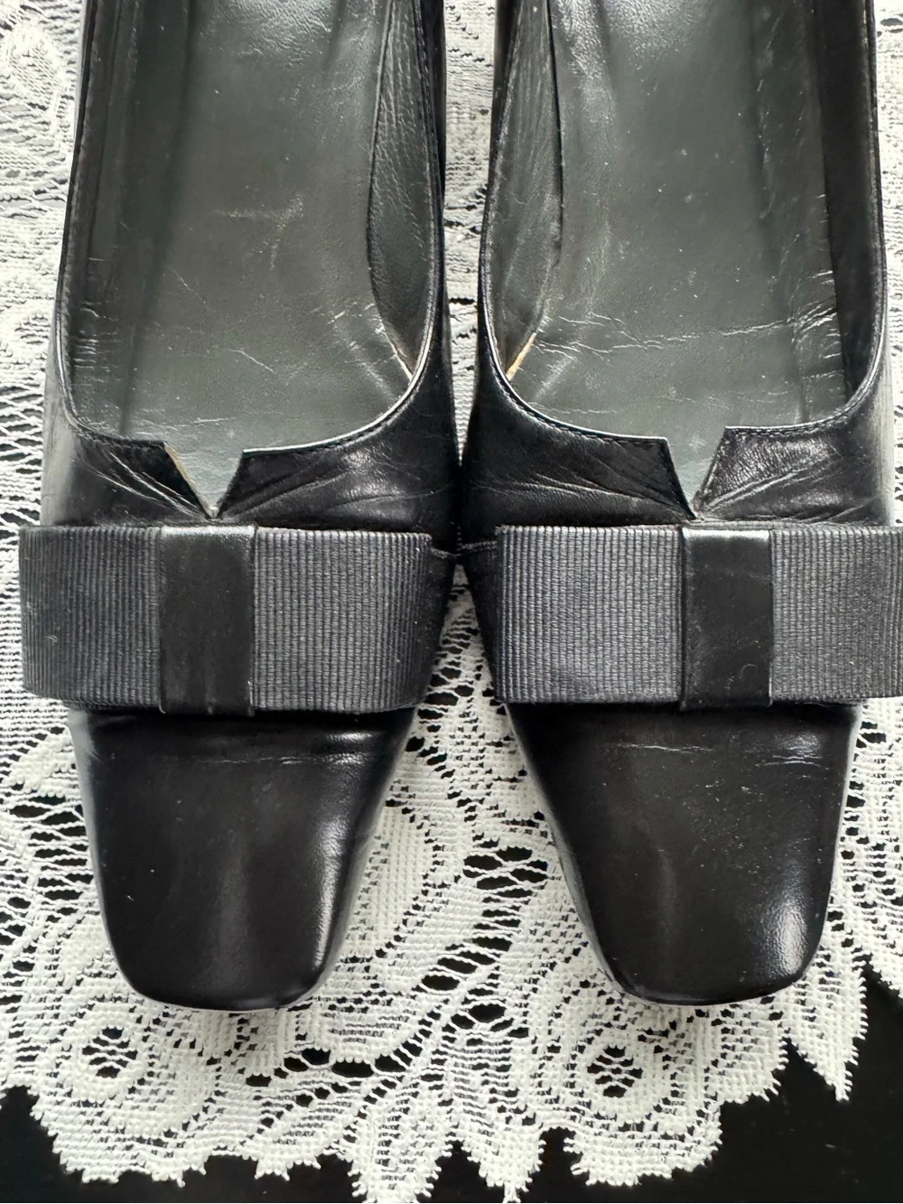 Stuart Weitzman Women's Bow-Accent Soft Patent Leather Slip-on Pumps - Picture 2 of 9